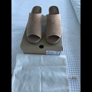 TOMS beige leather mules SIZE 8.5. Very lightly worn.  Comes with dust bag